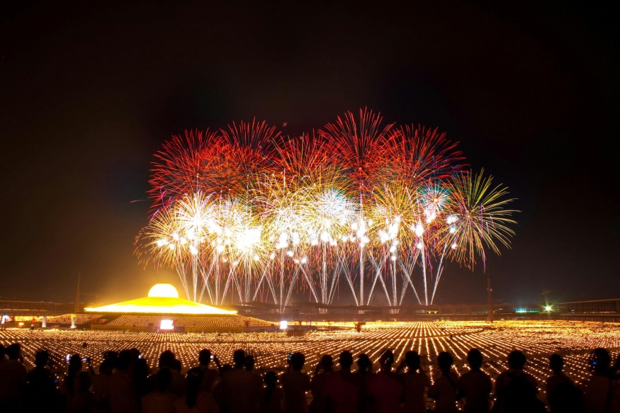 The Science Behind Fireworks: What Chemical Reaction Is Needed for 